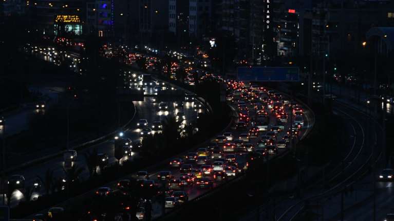 Κίνηση τώρα: Στο κόκκινο η κυκλοφορία σε Εθνική και Αττική οδό