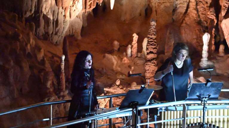Μοναδική εμπειρία: Μουσική ακούστηκε για πρώτη φορά στο εσωτερικό του σπηλαίου Πετραλώνων [εικόνες]