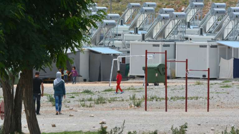 Συναγερμός στη Λάρισα: Δέκα κρούσματα κορονοϊού στη δομή προσφύγων