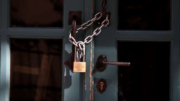 Σε άμεση ισχύ από σήμερα η ρήτρα για τις μη απολύσεις στις επιχειρήσεις