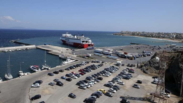 Φωτιά στην Αττική: Στο λιμάνι του Λαυρίου αντί της Ραφήνας θα καταπλεύσουν τρία πλοία