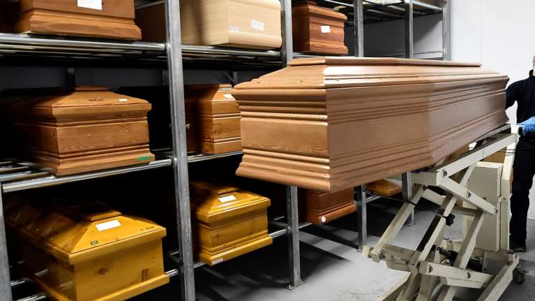 Απίστευτη φρίκη στην Ιταλία: 743 νεκροί μέσα σε 24 ώρες- Εκεί που άρχισαν να ελπίζουν...