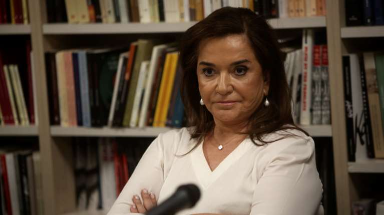 Μπακογιάννη για Πάσχα: Εμένα δεν θα με κρατήσει κανένας να μην πάω στην Κρήτη- Αντιδράσεις στα social media