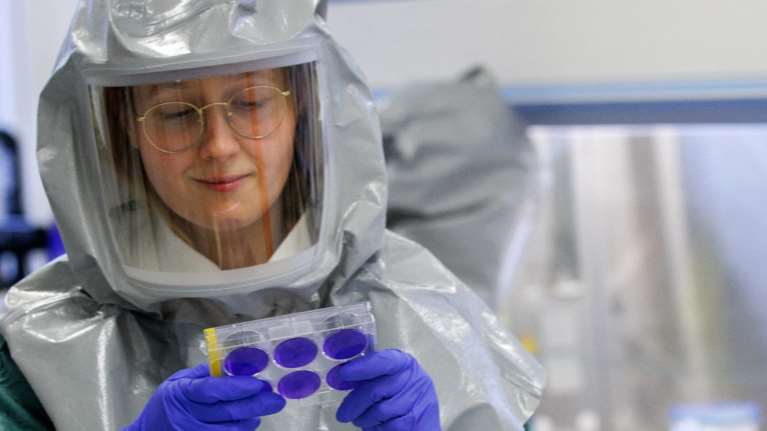 Τι ξέρουμε για τη νέα παραλλαγή από το Καμερούν- Απαντάει ο Ηλίας Μόσιαλος