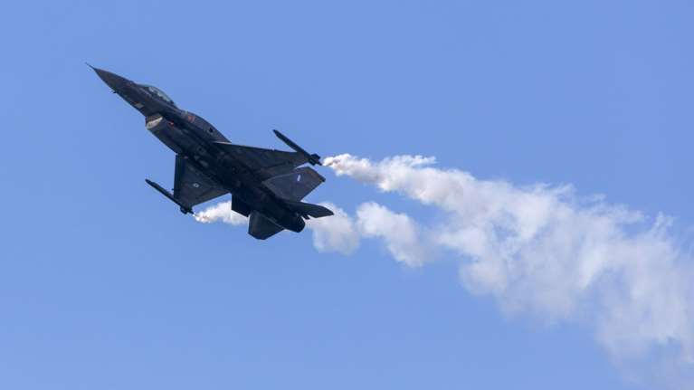 Θεσσαλονίκη: Ποιος είναι ο πιλότος που θα πετάξει με το F-16 στην παρέλαση της 28ης Οκτωβρίου [εικόνες]