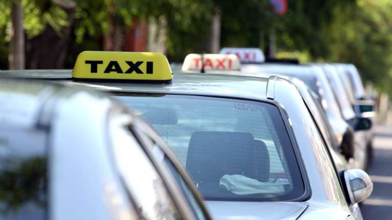 Θεσσαλονίκη: Μειωμένη κατά 80% η κίνηση στα ταξί - &quot;Χειρόφρενο&quot; για 1.600 οχήματα