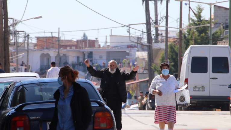 Πρόεδρος Ρομά Θεσσαλίας: Πολλοί δεν πιστεύουν ότι υπάρχει κορονοϊός [Βίντεο]