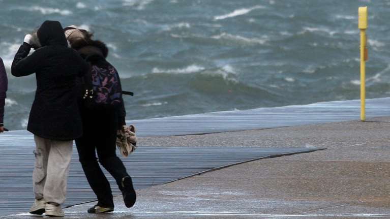 Νέο έκτακτο δελτίο καιρού: Πτώση της θερμοκρασίας έως και 8 βαθμούς Κελσίου - Πού θα χιονίσει τη Δευτέρα