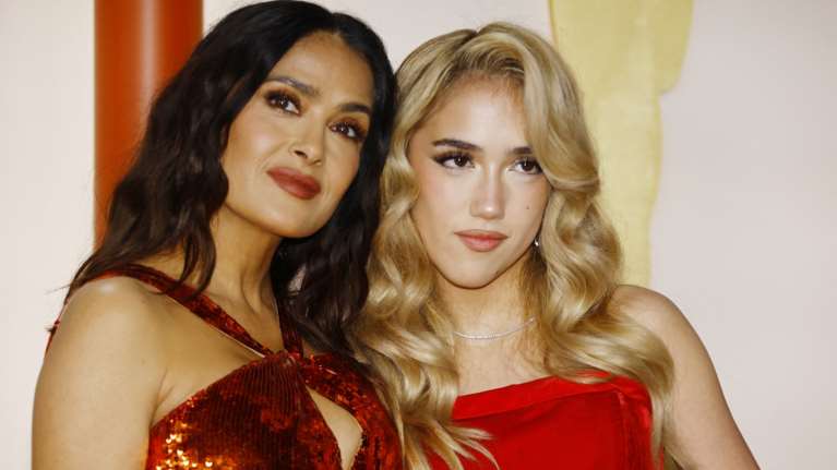 Σάλμα Χάγιεκ: Η σπάνια εμφάνιση με την κόρη της Βαλεντίνα - Φόρεσε το vintage φόρεμα της μητέρας της