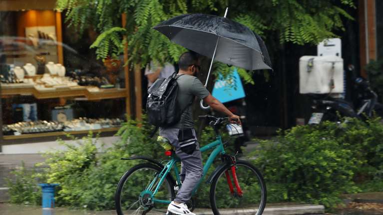 Καιρός: Μικρή πτώση θερμοκρασίας και άνεμοι 6 μποφόρ - Πού θα εκδηλωθούν βροχές
