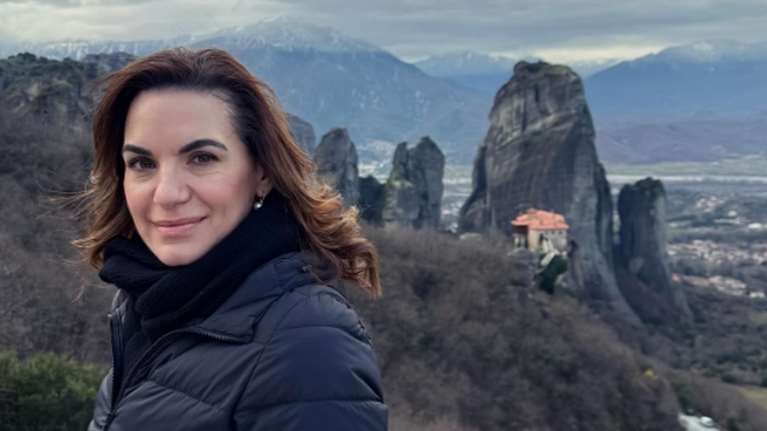 Όλγα Κεφαλογιάννη: Με τα παιδιά της στα Τρίκαλα για τις διακοπές των Χριστουγέννων [εικόνες]