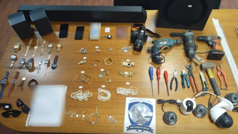 Εξαρθρώθηκε σπείρα που διέπραττε διαρρήξεις σε σπίτια και καταστήματα σε όλη την Ελλάδα [εικόνες]