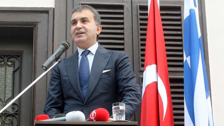 Τουρκία: Απίστευτες κατηγορίες Τσελίκ κατά Ελλάδας- &quot;Τρυπάνε τα φουσκωτά προσφύγων, σκοτώνουν τους ανθρώπους&quot;