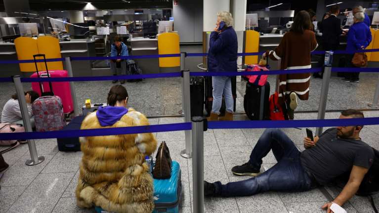 Χάος στα αεροδρόμια της Γερμανίας: Κατέρρευσε το σύστημα πληροφορικής της Lufthansa