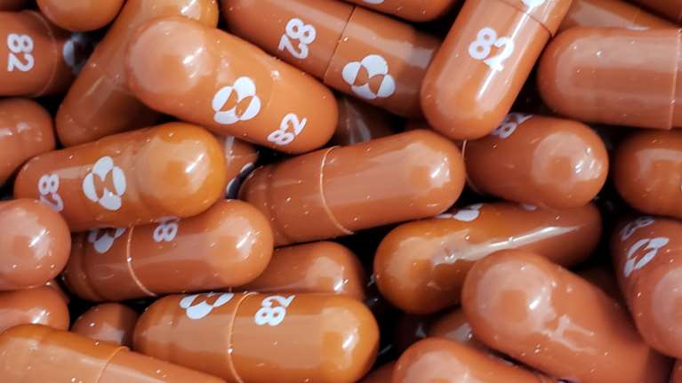 ΕΚΠΑ: Τι είναι, πόσο κοστίζει το ελπιδοφόρο νέο φάρμακο της Merck για τον κορoνοϊό- Λαμβάνεται από το στόμα, μετά τη νόσηση