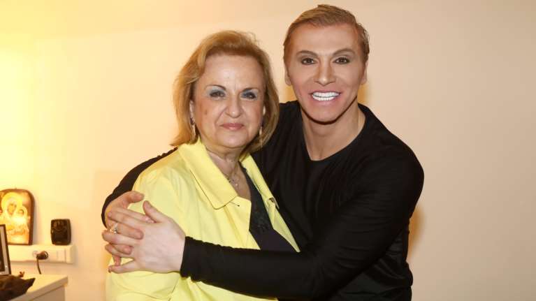 Η Ματίνα Παγώνη σε τρελά κέφια: Πήγε Ζαχαράτο και φωτογραφήθηκε με Παπαδάκη και Μαλέσκου