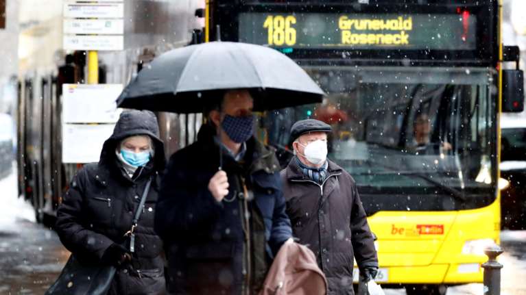 Γερμανία: Παρατείνεται το lockdown έως 14 Φεβρουαρίου - Κλειστά σχολεία, υποχρεωτική μάσκα σε ΜΜΜ και καταστήματα