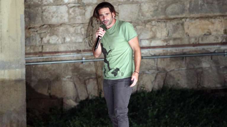 Ο Οδυσσέας Παπασπηλιόπουλος σκηνοθετεί και το Εθνικό αναζητά δύο νέους ηθοποιούς