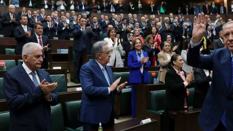 Νέα επίθεση Ερντογάν κατά της Ελλάδας: Χρωστάει 400 δισ. ευρώ και της δίνουν όπλα- Οργή για τη βάση της Αλεξανδρούπολης