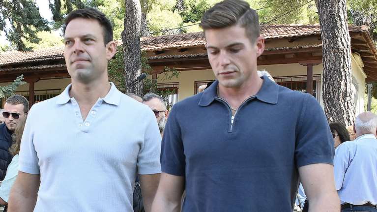 Η online λίστα γάμου Κασσελάκη, το "γαλάζιο" τρολάρισμα και η οργή του προέδρου του ΣΥΡΙΖΑ για τα σχόλια μίσους