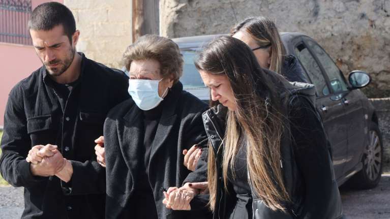 Θρήνος στο τελευταίο αντίο στην Καίτη Κωνσταντίνου - &quot;Καιτούλα μας καλό ταξίδι&quot; [εικόνες]