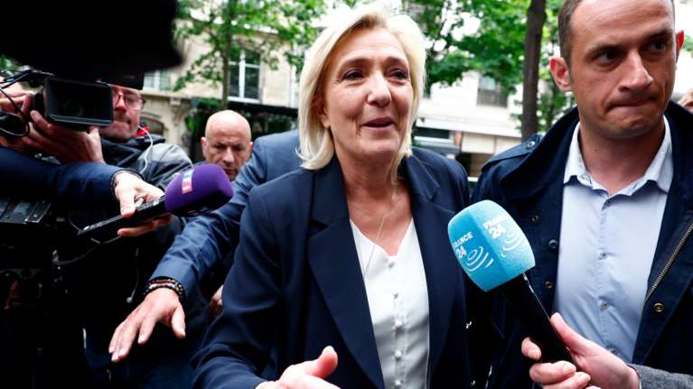 Γαλλία: Το ακροδεξιό κόμμα της Λεπέν είναι το δημοφιλέστερο στη χώρα, σύμφωνα με τις δημοσκοπήσεις