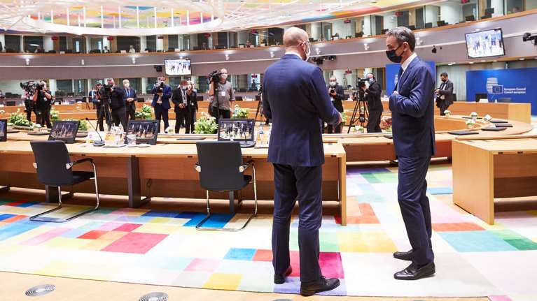 Σύνοδος Κορυφής: Εμμένει στις θέσεις της η Ελλάδα - Σκληρές κόντρες και "απειλές" για βέτο