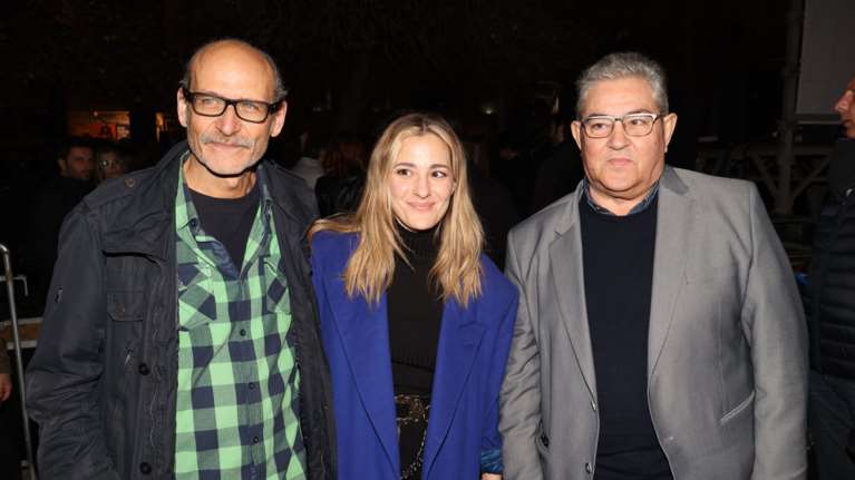 Μποφίλιου - Νταλάρας: Γέλια και φωτογραφίες με τον Δημήτρη Κουτσούμπα στη συναυλία των καλλιτεχνών [εικόνες]