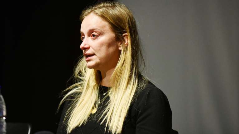 Ατύχημα για τη Λένα Δροσάκη - Ασυνείδητος την παρέσυρε και την εγκατέλειψε: "Δεν σταμάτησε στιγμή να δει αν είμαι καλά"