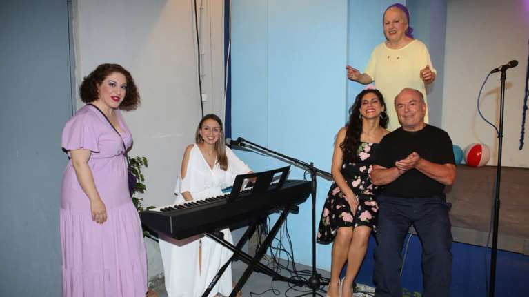 Ελένη Γερασιμίδου: Η αντίδρασή της όταν ρωτήθηκε για την προσαγωγή του συζύγου και της κόρης της [βίντεο]