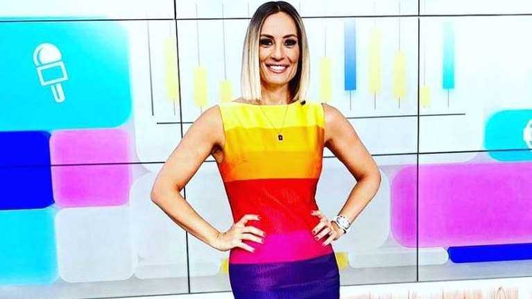 Ελεονώρα Μελέτη: Το μίντι  φόρεμα &quot;ουράνιο τόξο&quot; που έκανε πάταγο στην εκπομπή [Εικόνα]