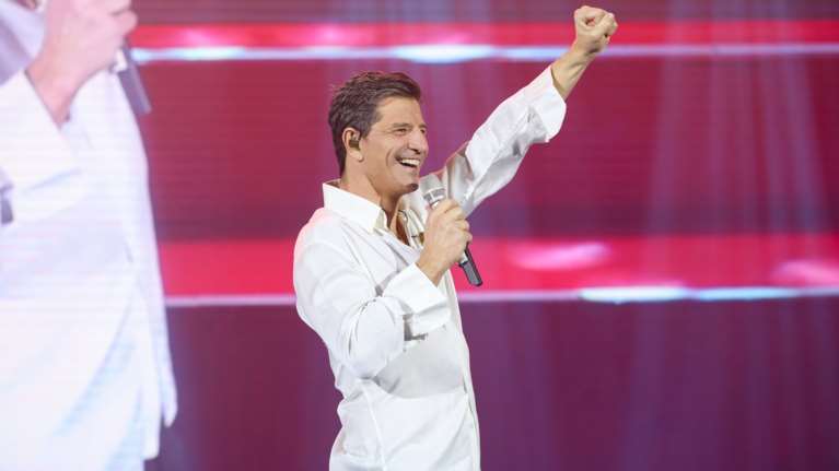 Πρωταγωνιστής σε θεατρική παράσταση ο πατέρας του Σάκη Ρουβά - Τον παρακολούθησαν οι γιοι και τα εγγόνια του