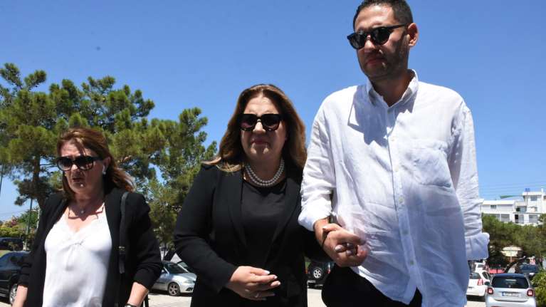 Δέσποινα Μοιραράκη: Συγκινημένη στο ετήσιο μνημόσυνο του συζύγου της [εικόνες]