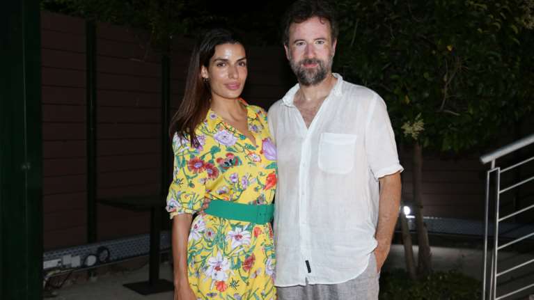 Μαραβέγιας και Σωτηροπούλου μετακόμισαν σε νέο σπίτι - Το απίθανο δώρο του τραγουδιστή στη σύζυγό του [εικόνα]