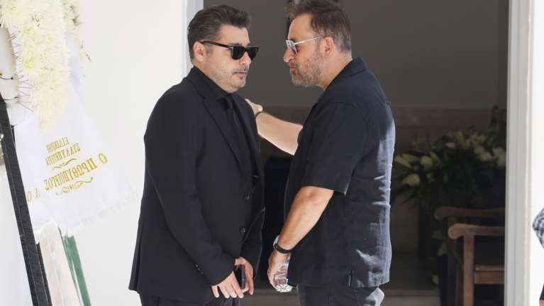 Δημήτρης Κωνσταντάρας: Το συγκινητικό μήνυμα του γιου του, Λάμπρου - &quot;Αυτό ήταν, πατέρα - Ήταν όλοι εκεί για σένα&quot;