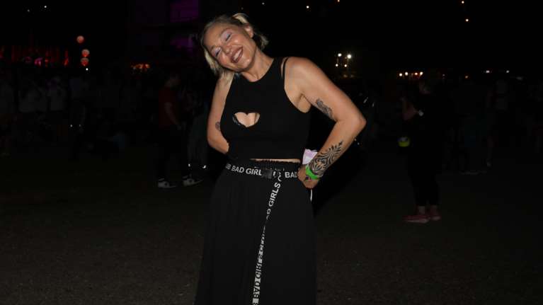 Πηνελόπη Αναστασοπούλου: Αγνώριστη με το νέο hair look - Ποζάρει με ολόσωμο μαγιό σε πισίνα ξενοδοχείου στην Κρήτη