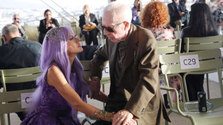 Πλεύρης: Έστειλε 201 τριαντάφυλλα στη Σιακαβάρα για την πρεμιέρα της - &quot;Ζω έναν μεγάλο έρωτα&quot; λέει η 49χρονη