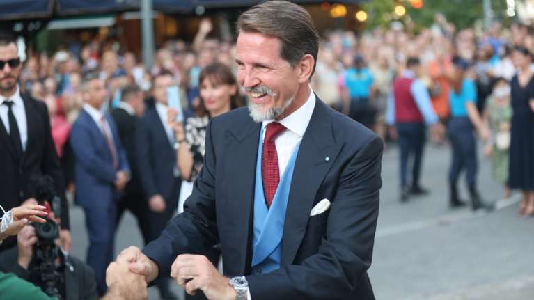 Σάλος με τη μαντινάδα για τον Παύλο Ντε Γκρες που τον θέλει να γίνεται βασιλιάς της Ελλάδας [βίντεο]