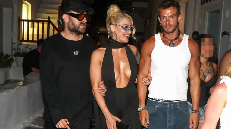 Η οργισμένη απάντηση της Ιωάννας Τούνη σε αρνητικό σχόλιο: Περιμένει τη μανούλα σου [εικόνες]