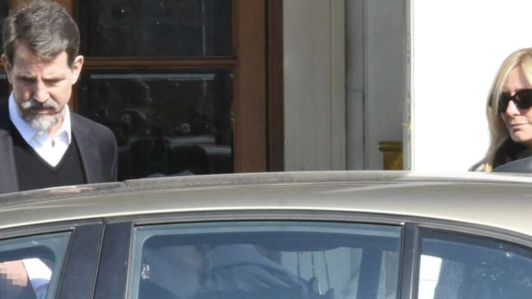 Οι προετοιμάσιες για το μνημόσυνο του τέως Βασιλιά Κωνσταντίνου: Παύλος και Μαρί Σαντάλ στην Αθήνα για τις τελευταίες λεπτομέρειες [εικόνες]