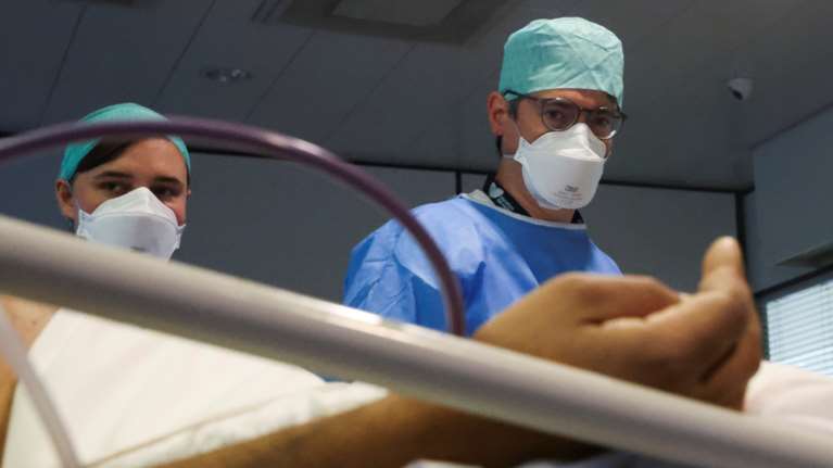 Δραματική πρόβλεψη Σαρηγιάννη: Περιμένουμε 4.000 νεκρούς έως το τέλος του χρόνου - Δύσκολα Χριστούγεννα