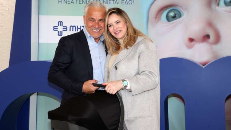 Ανίτα Μπραντ - Χάρης Χριστόπουλος: Ο δεύτερος γιος τους έγινε ενός μήνα - Αδημοσίευτες φωτογραφίες από το μαιευτήριο