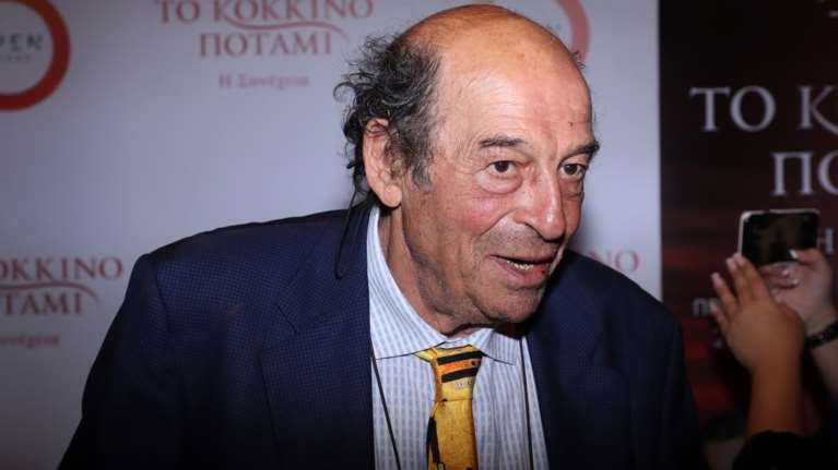 Πέθανε ο Μανούσος Μανουσάκης: Οι μεγάλες επιτυχίες του σπουδαίου σκηνοθέτη και η σειρά που έσπασε ρεκόρ τηλεθέασης