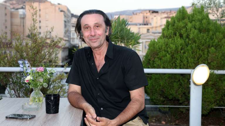 Ο Ρένος Χαραλαμπίδης έχει την πιο... παράξενη άποψη για τα social media - Τι είπε ο ηθοποιός