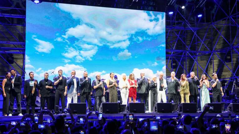 Μία βραδιά αφιερωμένη στον Βασίλη Καρρά στο Καλλιμάρμαρο - Η συγκίνηση της κόρης και της συζύγου του [εικόνες]