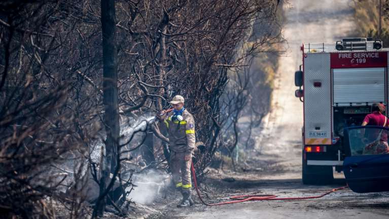 Πολύ υψηλός κίνδυνος πυρκαγιών από τα μελτέμια και τη ζέστη - Σε κόκκινο συναγερμό έξι περιφέρειες