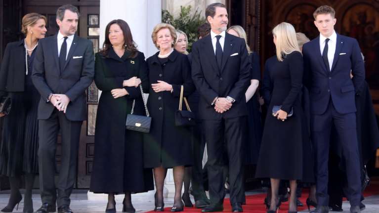 &quot;Ντε Γκρες&quot;: Είμαστε συγκινημένοι για την ιθαγένεια - Αυτός είναι ο λόγος που το επιλέξαμε ως επώνυμο