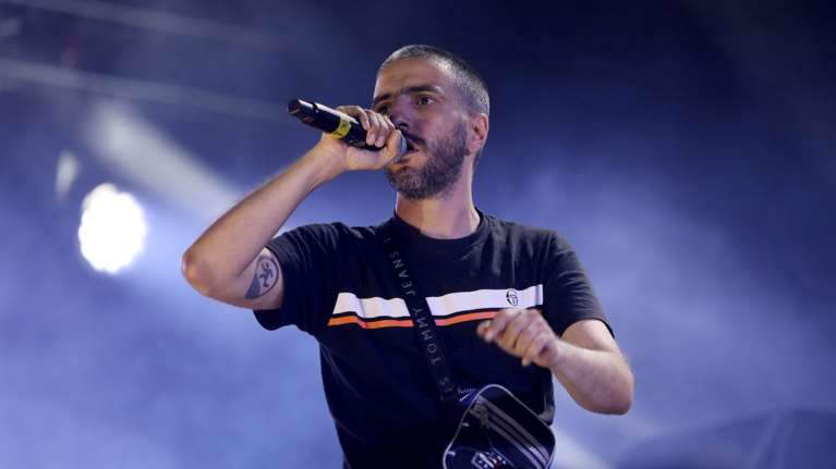 Ο ΛΕΞ έβγαλε νέο άλμπουμ μετά από δύο χρόνια και οι φαν του &quot;παραληρούν&quot; στο Χ