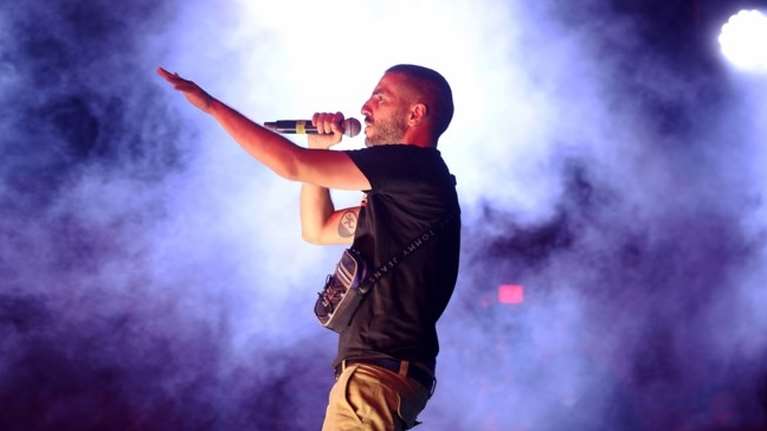 Χαμός με τη συναυλία του ΛΕΞ στη Θεσσαλονίκη - Πάνω από 22.000 εισιτήρια, βάζουν πούλμαν από παντού [εικόνες]