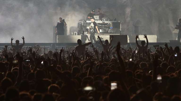 Ο ΛΕΞ έβαλε ξανά φωτιά στο ΟΑΚΑ - Ντελίριο και στη δεύτερη συναυλία του [εικόνες - βίντεο]